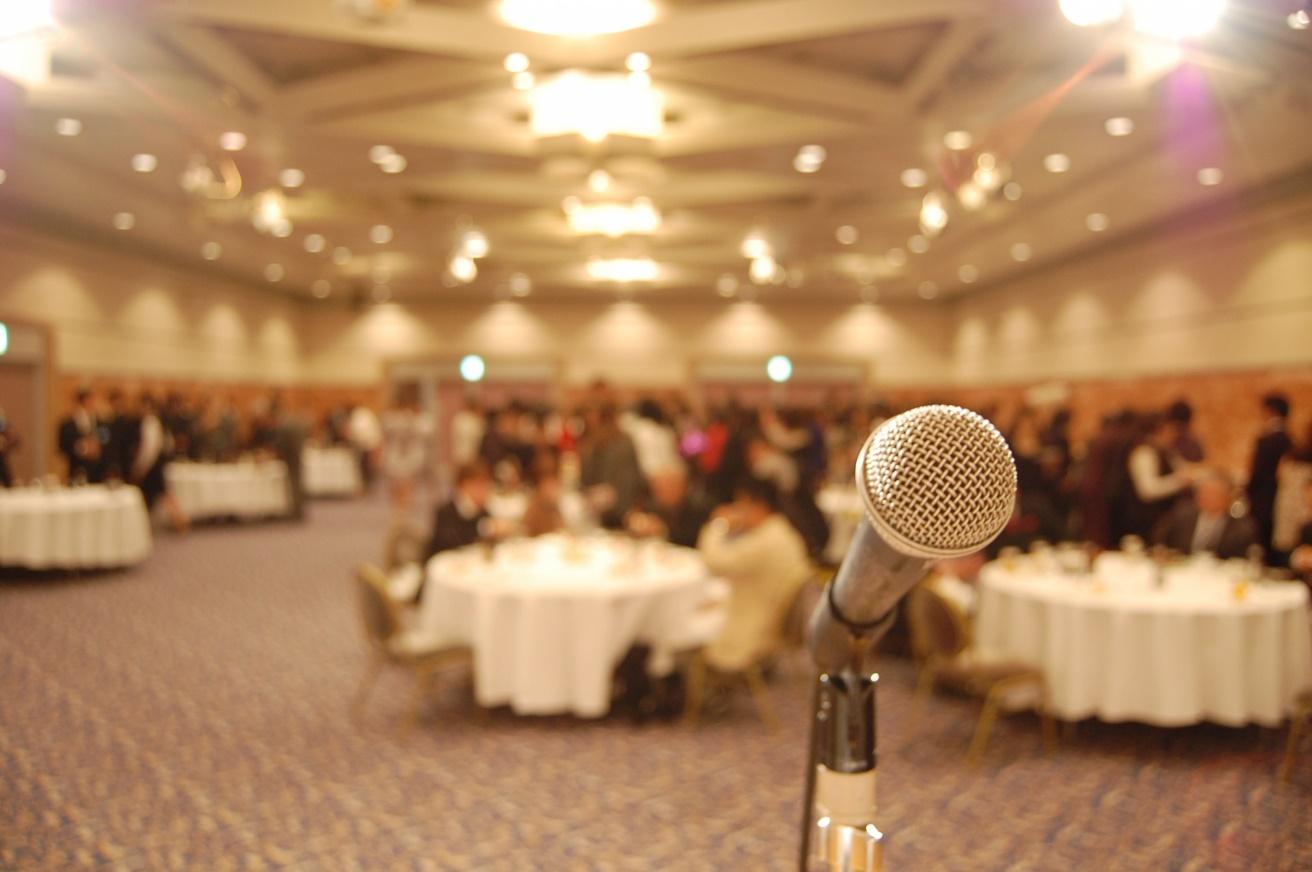 結婚式二次会の司会を任されたらまず自分自身が楽しむ!
