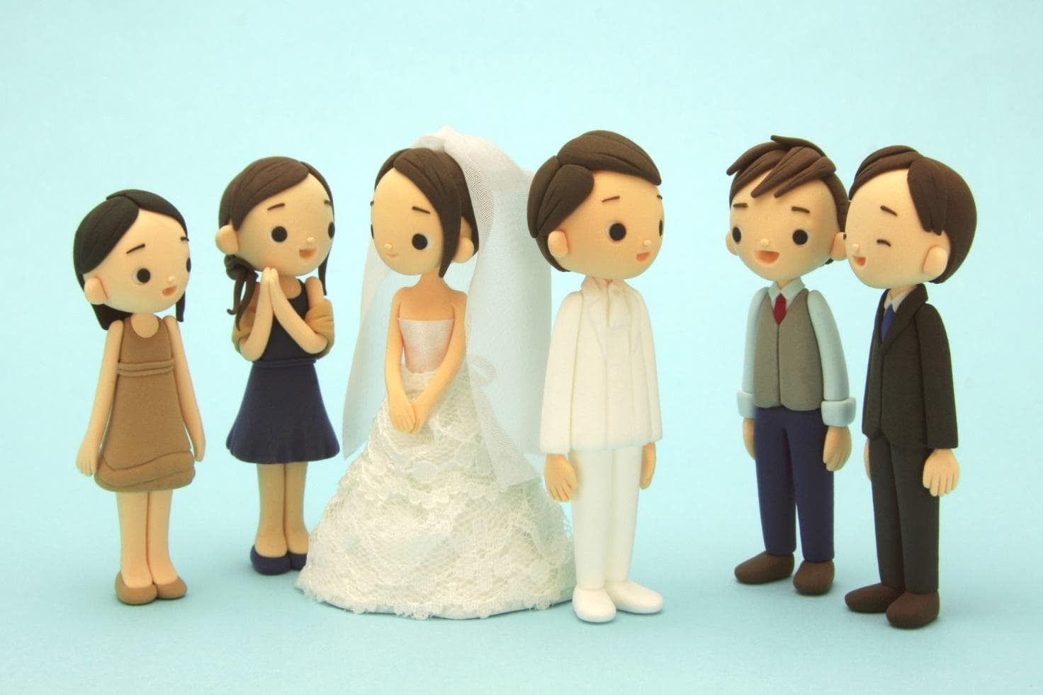 結婚式二次会はどんな服装で行けばいい?