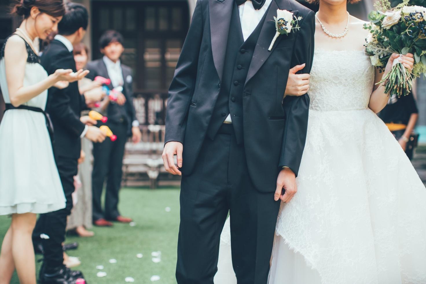 結婚式でエピソードビンゴをするなら盛り上がる景品も用意しよう！