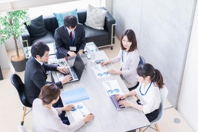 職場で褒められる&評価につながる行動5選!