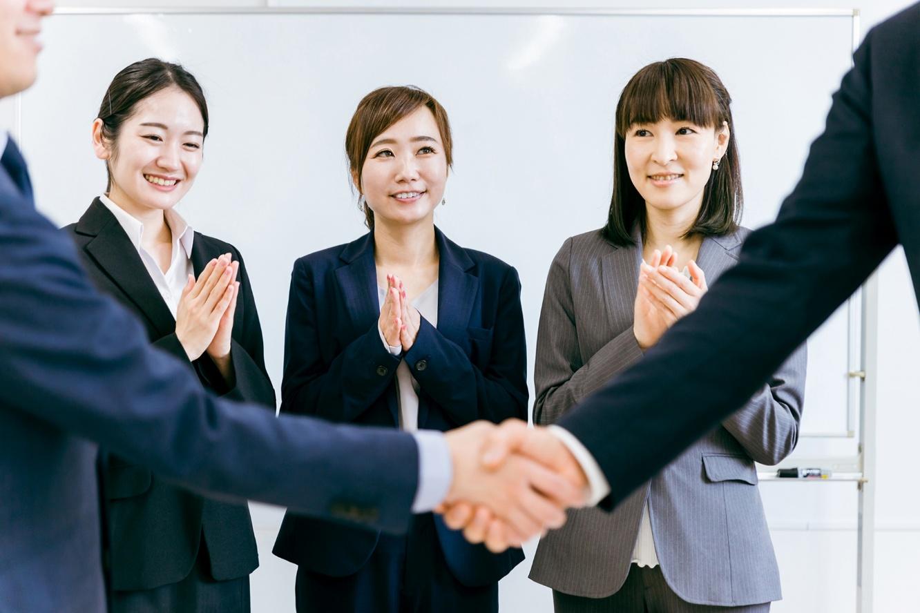 表彰式の流れを押さえて自社らしい表彰式を実現しよう！