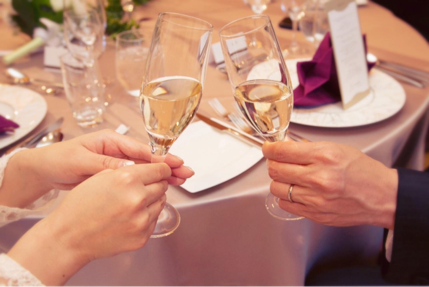 なぜ結婚式二次会では飲みすぎ問題が起こりやすいのか