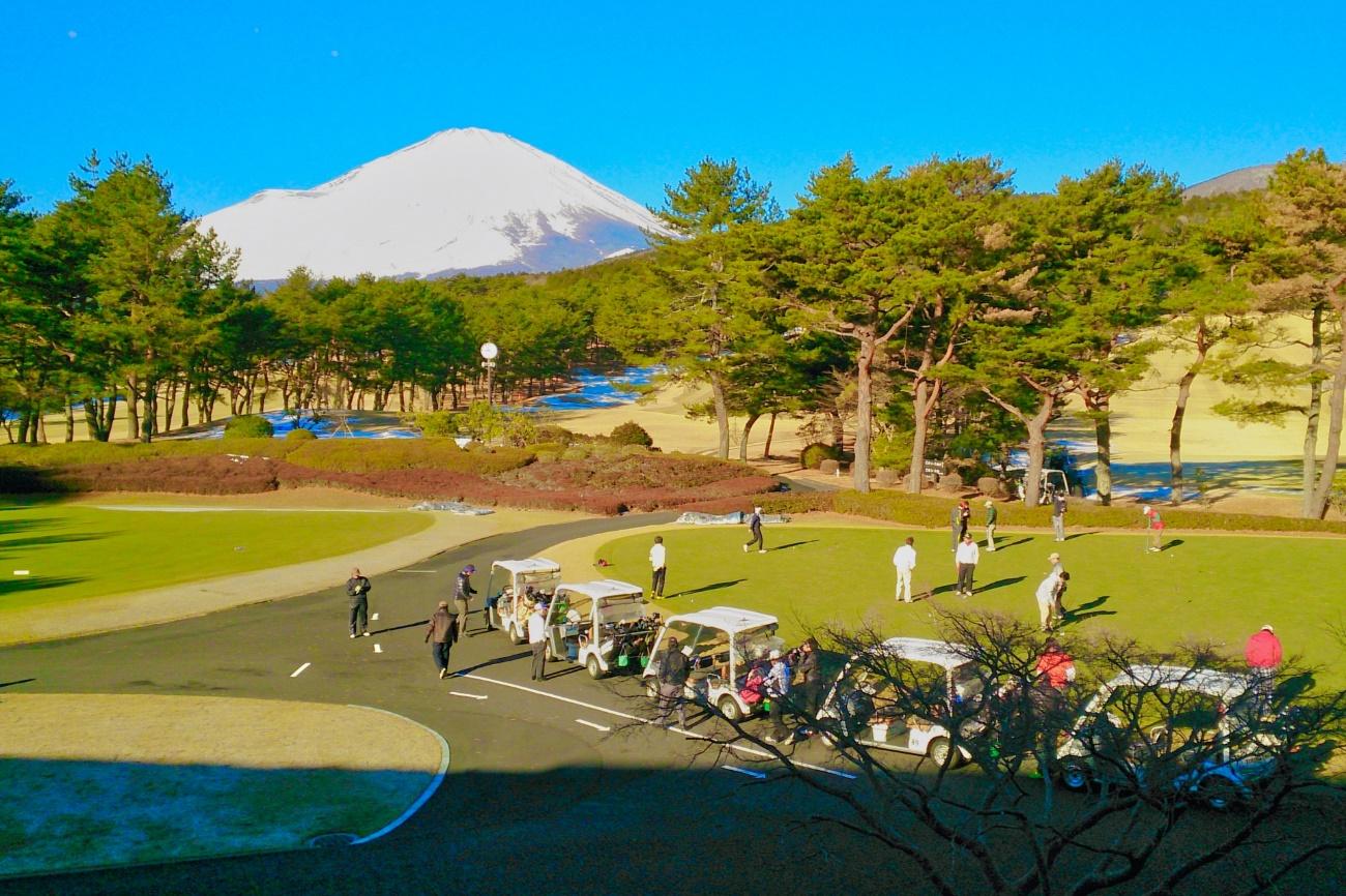 ゴルフコンペの時間はどれくらいかかる?